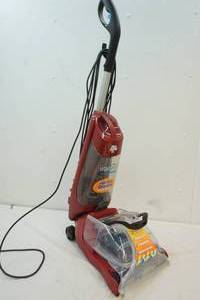lot 336 image: Dirt Devil Easy Steamer