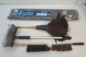 lot 363 image: shop hand brooms