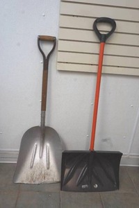 lot 368 image: scoop shovel