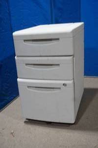 lot 390 image: Rubbermaid storage cabinet