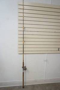 lot 402 image: heavy duty fishing rod with Pflueger reel