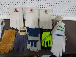 Lot Of Assorted Work Gloves