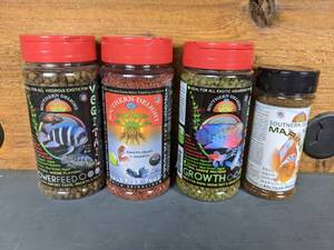 lot 789 image: NEW 4 Containers of Southern Delight Fish Food Power Feed, Goldfish Food, Growth and Marine Mix