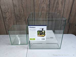 lot 139 image: NEW Aqueon 11.5 Square Frameless Glass Aquarium Size 6 and 6.5 Square Aquarium