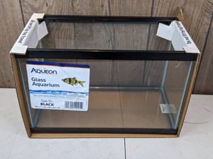 lot 114 image: NEW Aqueon 5.5 Gal Standard Glass Aquarium