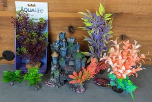 lot 551 image: 6 Pc. Lot of NEW Aquarium Accessories Artificial Plants and Castle by Aqualife and Marina iGlo