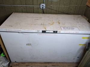 lot 894 image: Sears Best Kenmore 23 White Chest Freezer