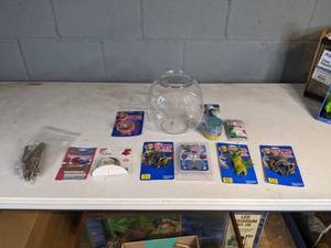 lot 953 image: Betta Starter Kit (Bowl, Treats, Decor, and more)