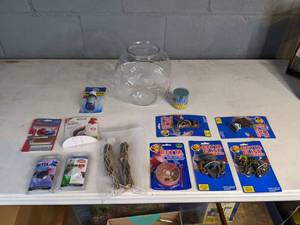 lot 954 image: Betta Starter Kit (Bowl, Treats, Decor, and more)