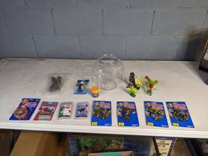 lot 955 image: Betta Starter Kit (Bowl, Treats, Decor, and more)