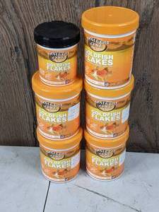 lot 1028 image: Lot of 6 NEW Omega One Goldfish Flakes