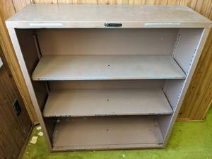lot 1164 image: Interstate Metal Adjustable Shelf