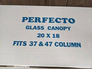 lot 1254 image: NEW Perfecto Glass Canopy, Fits 20 x 18 Aquariums, 37 & 47 Columns