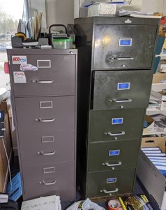 lot 1332 image: Set of (2) Metal Filing Cabinets