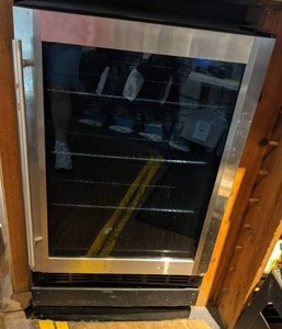lot 1459 image: Magic Chef Can Beverage Wine Cooler