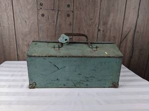 lot 19 image: Authentic Vintage WWII Toolbox