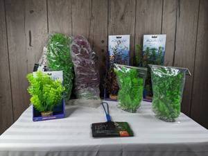 lot 1289 image: Assortment of (7) Plant Scapes and 6 Fish Net