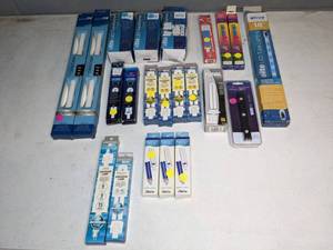 lot 1412 image: Aquarium Bulbs & Lights Fluval, AquaticLife, Coralife, & More