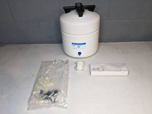 lot 1413 image: Reverse Osmosis Water Storage Pressure Tank & Misc. Parts