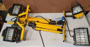 lot 1337 image: Set of (2) Work lights