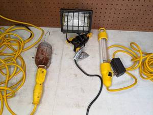 lot 1350 image: Assortment of 3 Work  Shop Lights