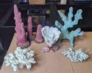lot 1483 image: 5-Piece Lot of Artificial Coral