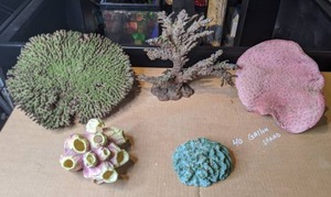lot 1485 image: 5-Piece Lot of Artificial Coral