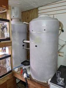 lot 16 image: 75-Gallon Mixing Tanks with Motor