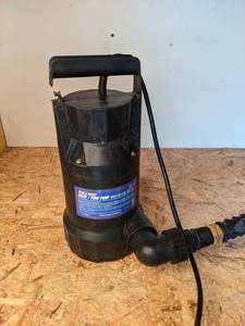 lot 1362 image: 12-HP 120-Volt Thermoplastic Submersible Utility Pond Pump