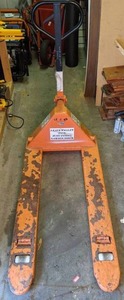 lot 13 image: Pallet Jack 2500 Kgs