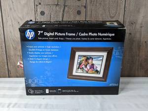 lot 1379 image: HP 7-inch Digital Picture Frame