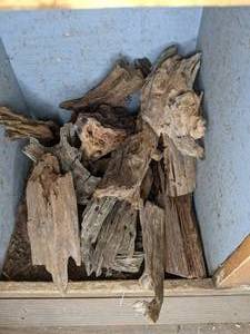 lot 1385 image: Assortment of Decorative Aquarium Driftwood