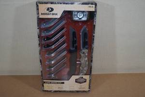lot 249 image: NEW Mossy Oak 11PK Dress Kit