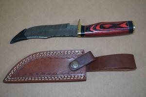 lot 253 image: NEW Handmade Damascus Style Blade Hunting Knife - Red Two Tone Wood Handle