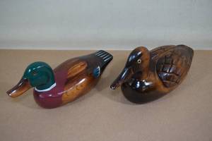 lot 262 image: Wood Carved and Painted Ducks