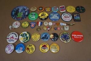 lot 295 image: Assorted Vintage Collector Buttons and Pins