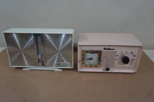 lot 297 image: Antique Radios - Madison, Penncrest