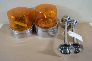 lot 174 image: Large Vintage Beacon Lights and Grover Air Horns