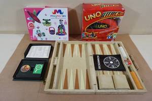 lot 80 image: Assorted Games - Backgammon, Sleuth