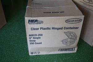 lot 135 image: 250 Handi-Lock Clear Plastic Hinged Containers