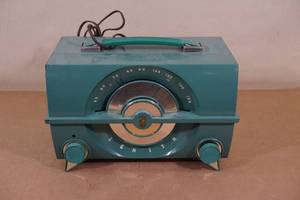 lot 149 image: Vintage Zenith Long Distance AM Radio