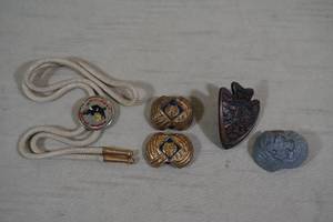 lot 194 image: Vintage Boy Scouts Scarf Slides