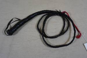 lot 200 image: Black 7-12 Bull Whip