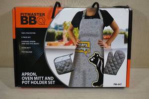 lot 221 image: NEW Pitmaster BBQ Apron, Oven Mitt, and Pot Holder Set