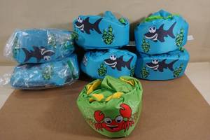 lot 43 image: Body Glove Paddle Pals Kids Swimming Floats