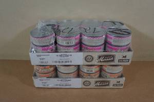 lot 185 image: Purrfect Bistro 24 Chicken Cassarole24 Beef Wellington Canned Cat Food