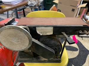 lot 4 image: Smaller Cal- Hawk Belt & Desander Works Great