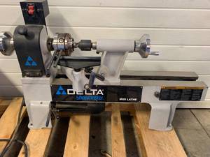 lot 5 image: Delta Shopmaster MIDI Lathe Works Great