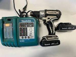 lot 8 image: Makita 18 Volt Cordless Drill with Two Batteries & Charger