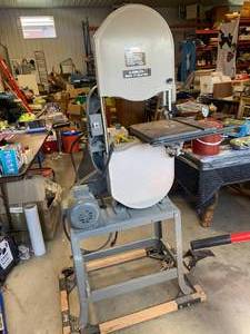 lot 21 image: Delta Model 14 (28 -243) Bandsaw Works Great